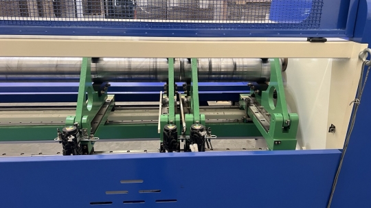 Автоматизированный станок гельотинного типа