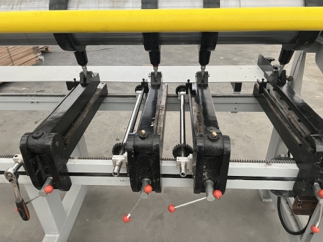 Просекательный станок гильотинного типа