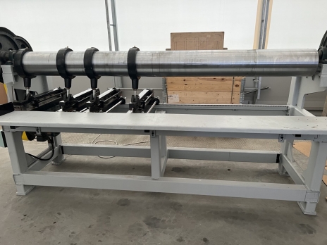 Просекательный станок гильотинного типа