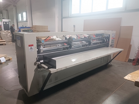 Резательно-рилевочный станок с дисковыми ножами SRR 2700