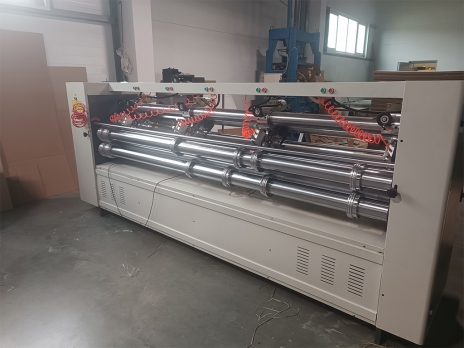 Резательно-рилевочный станок с дисковыми ножами SRR 2700