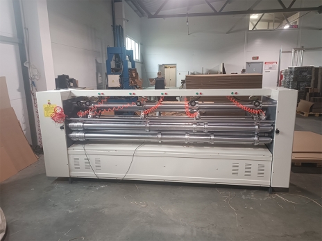 Резательно-рилевочный станок с дисковыми ножами SRR 2700