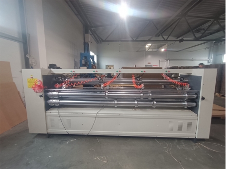 Резательно-рилевочный станок с дисковыми ножами SRR 2700